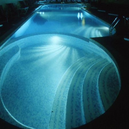 Hotel Orizzonti Rimini Bagian luar foto