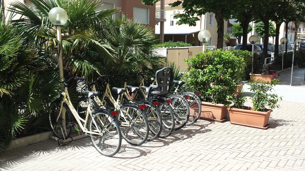 Hotel Orizzonti Rimini Bagian luar foto
