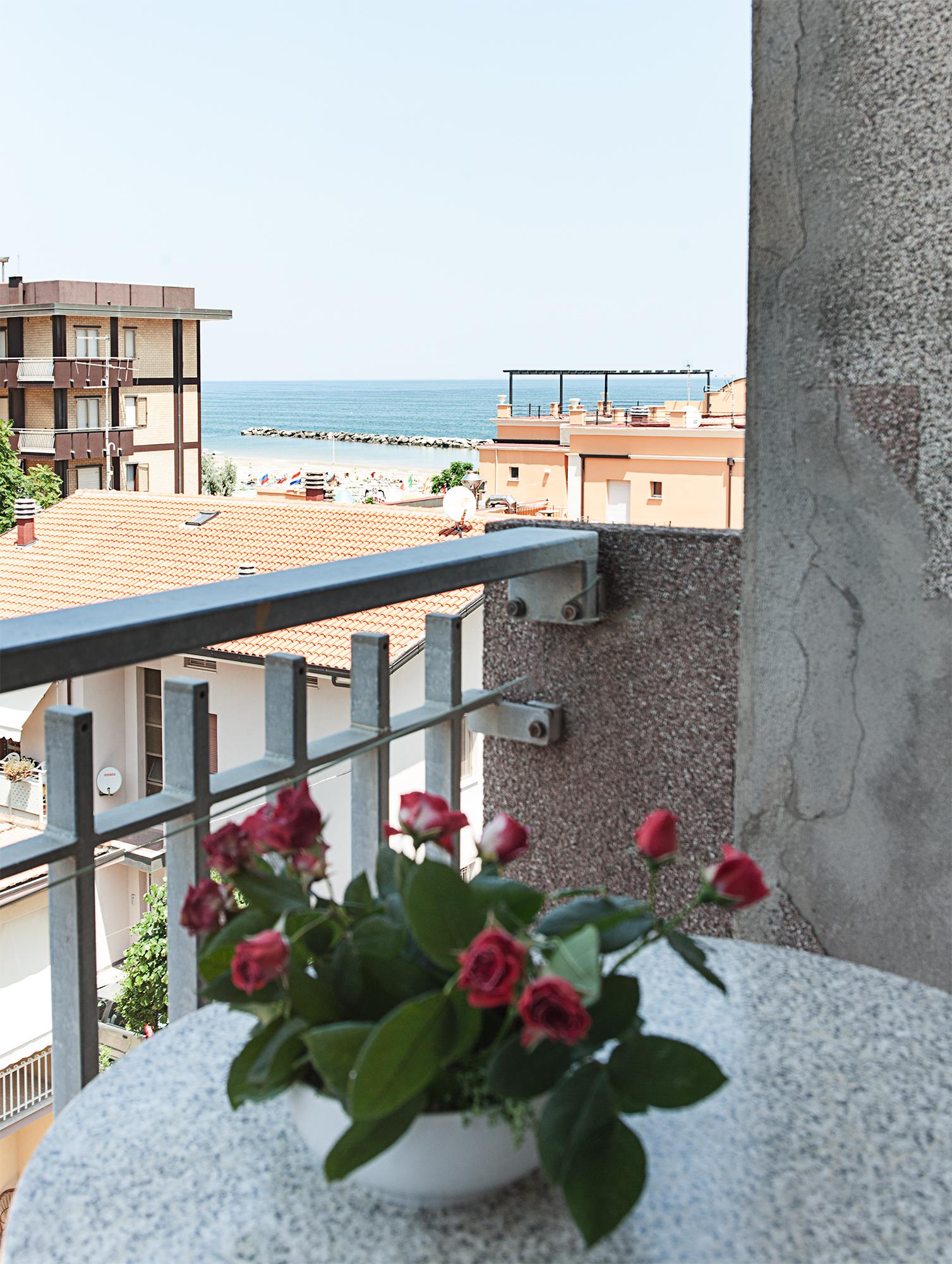 Hotel Orizzonti Rimini Bagian luar foto