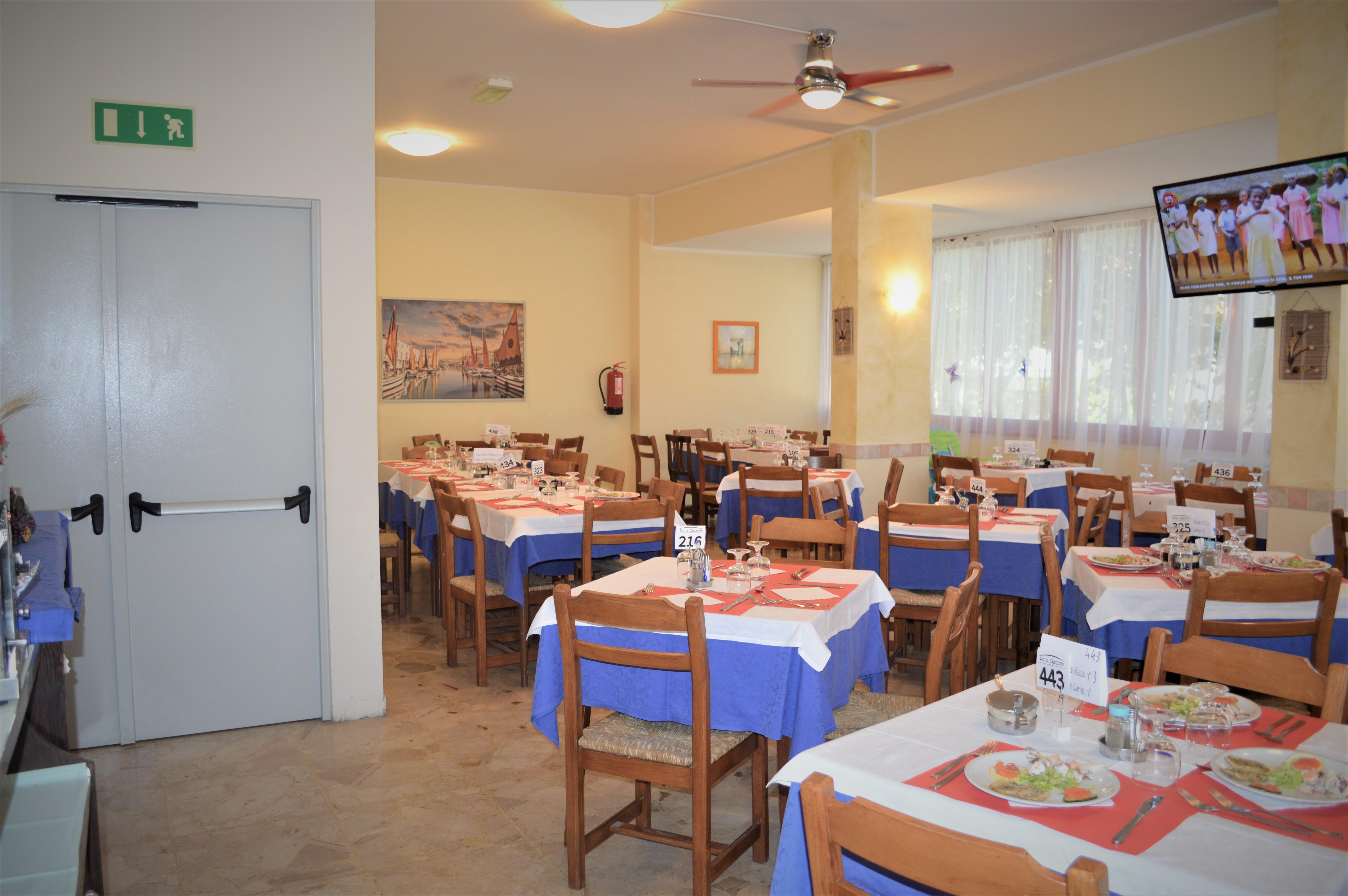 Hotel Orizzonti Rimini Bagian luar foto