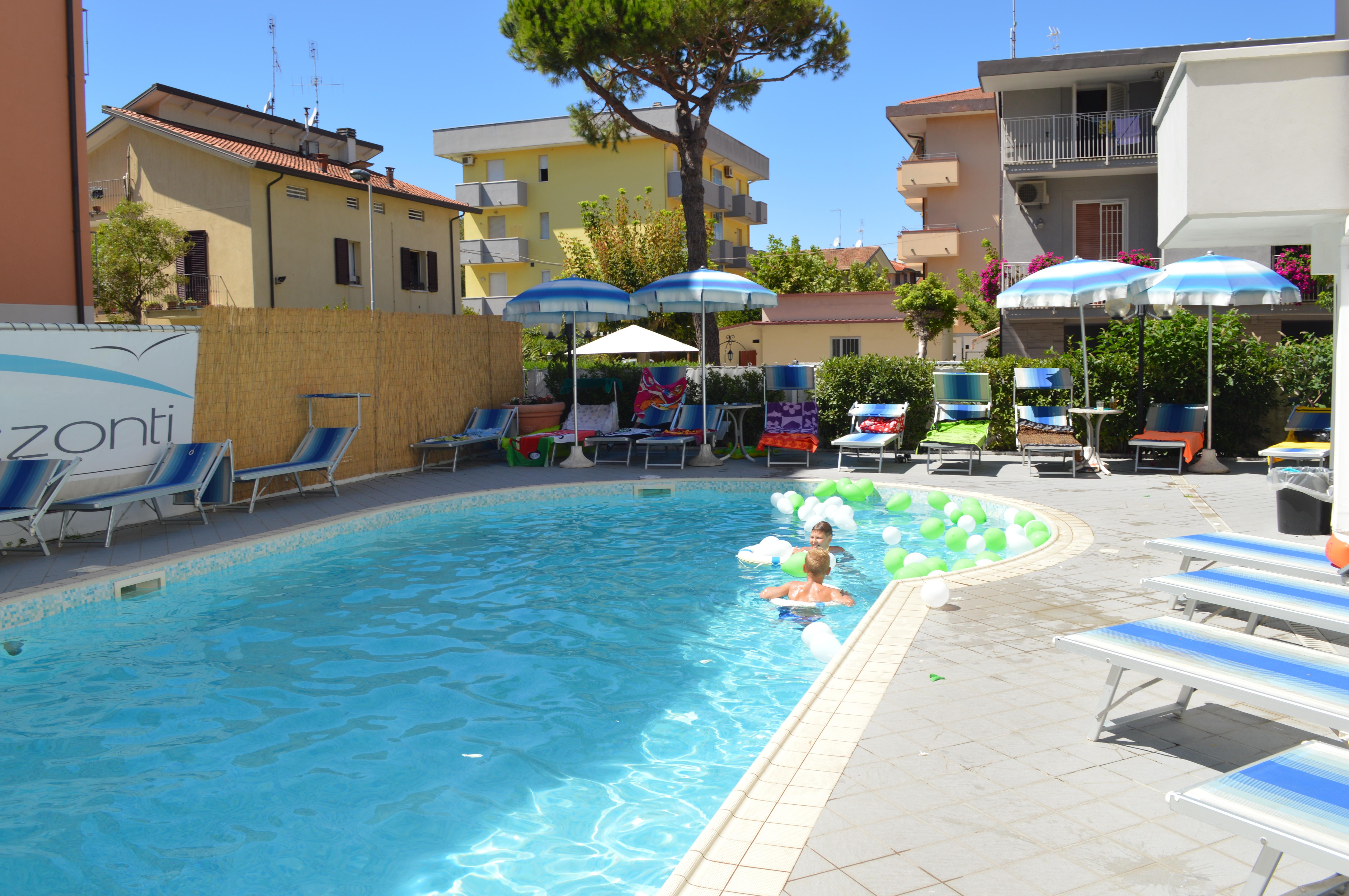 Hotel Orizzonti Rimini Bagian luar foto