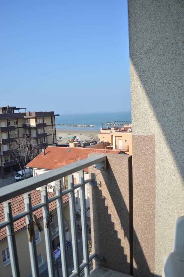 Hotel Orizzonti Rimini Bagian luar foto